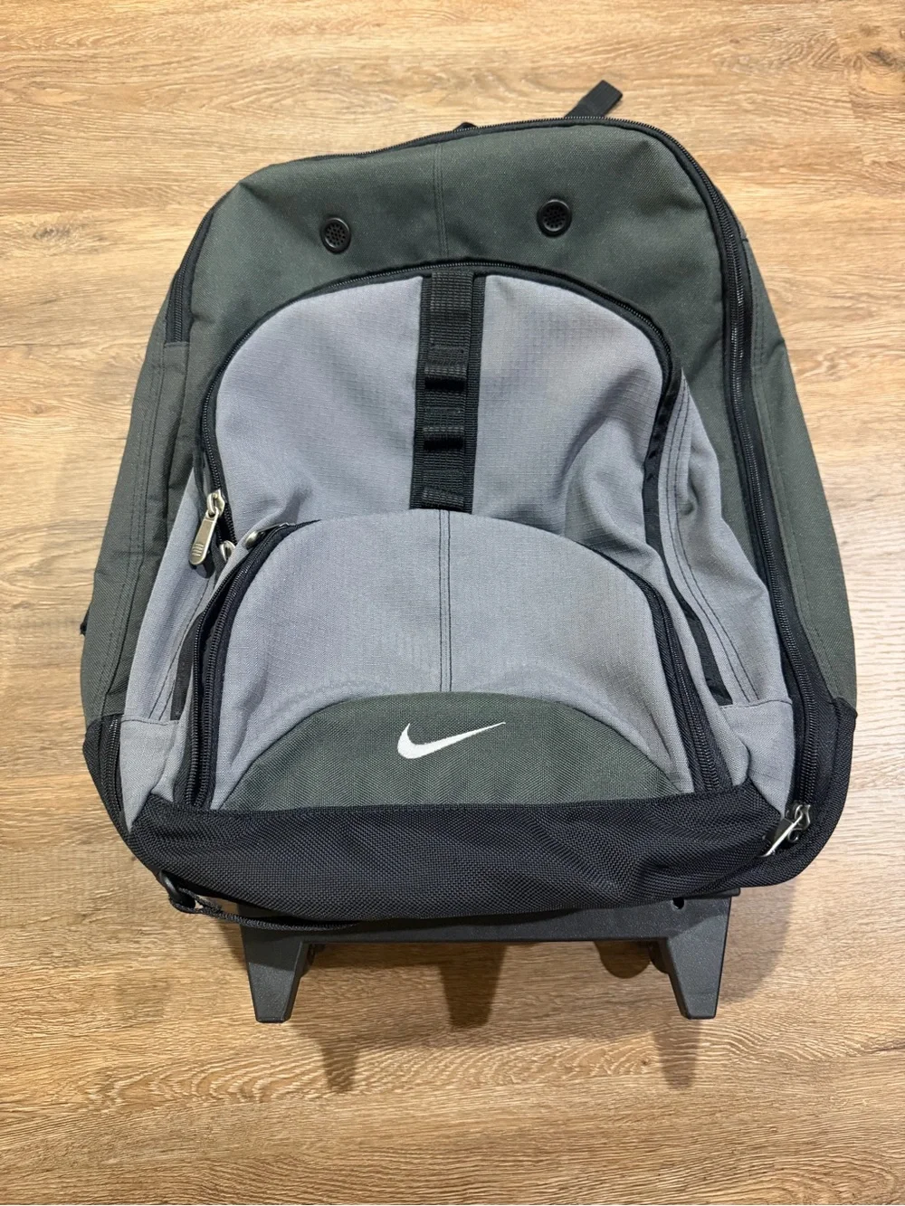 Nike Rolling Carry-On Suitcase w/Detachable Backpack Gray Black 22” Travel Bag